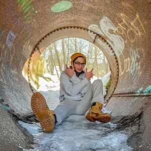 Meet your Posher, Hoang